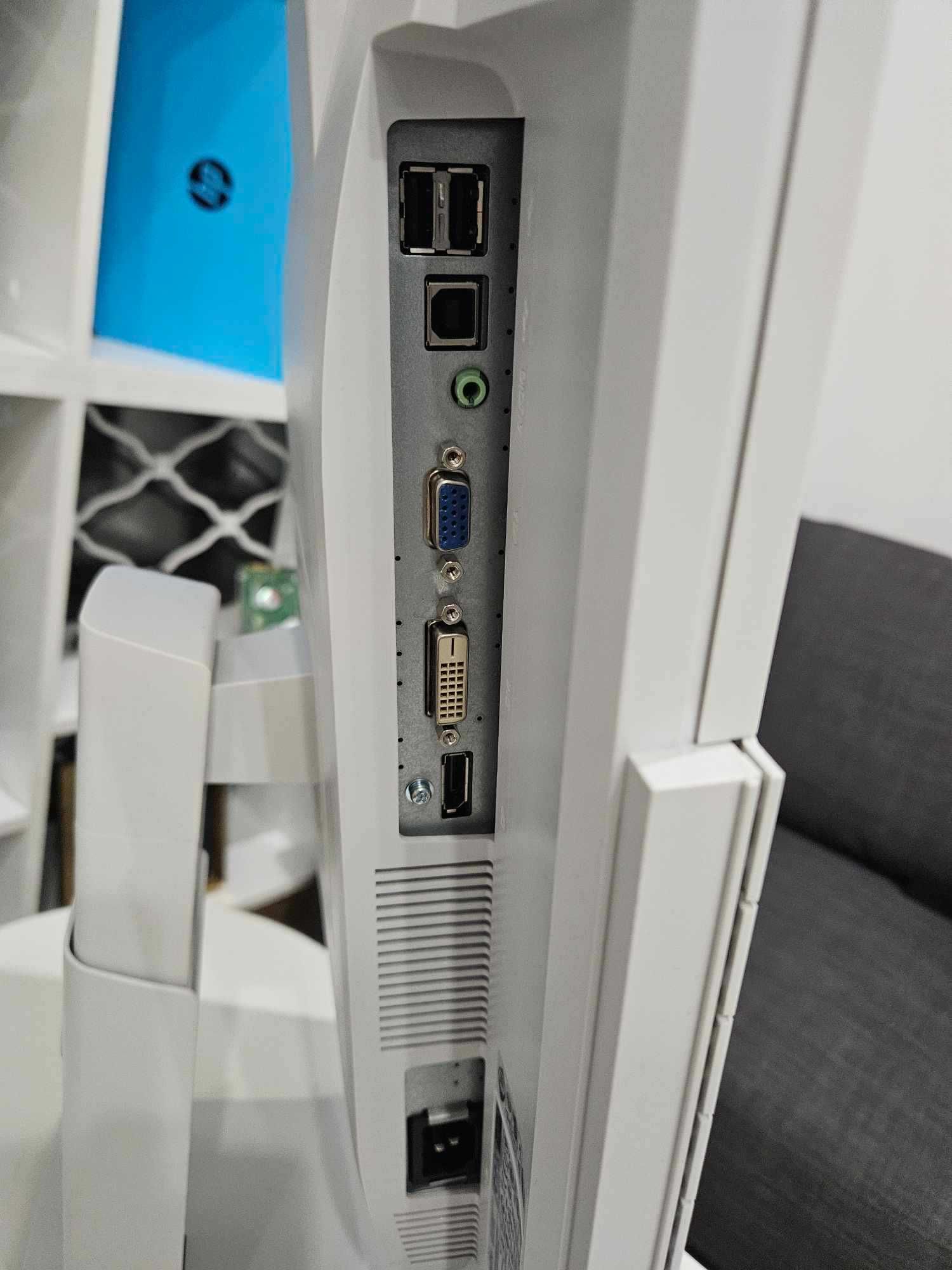 +Гаранция! Монитор Fujitsu B22W-6 LED 22" инча + кабели