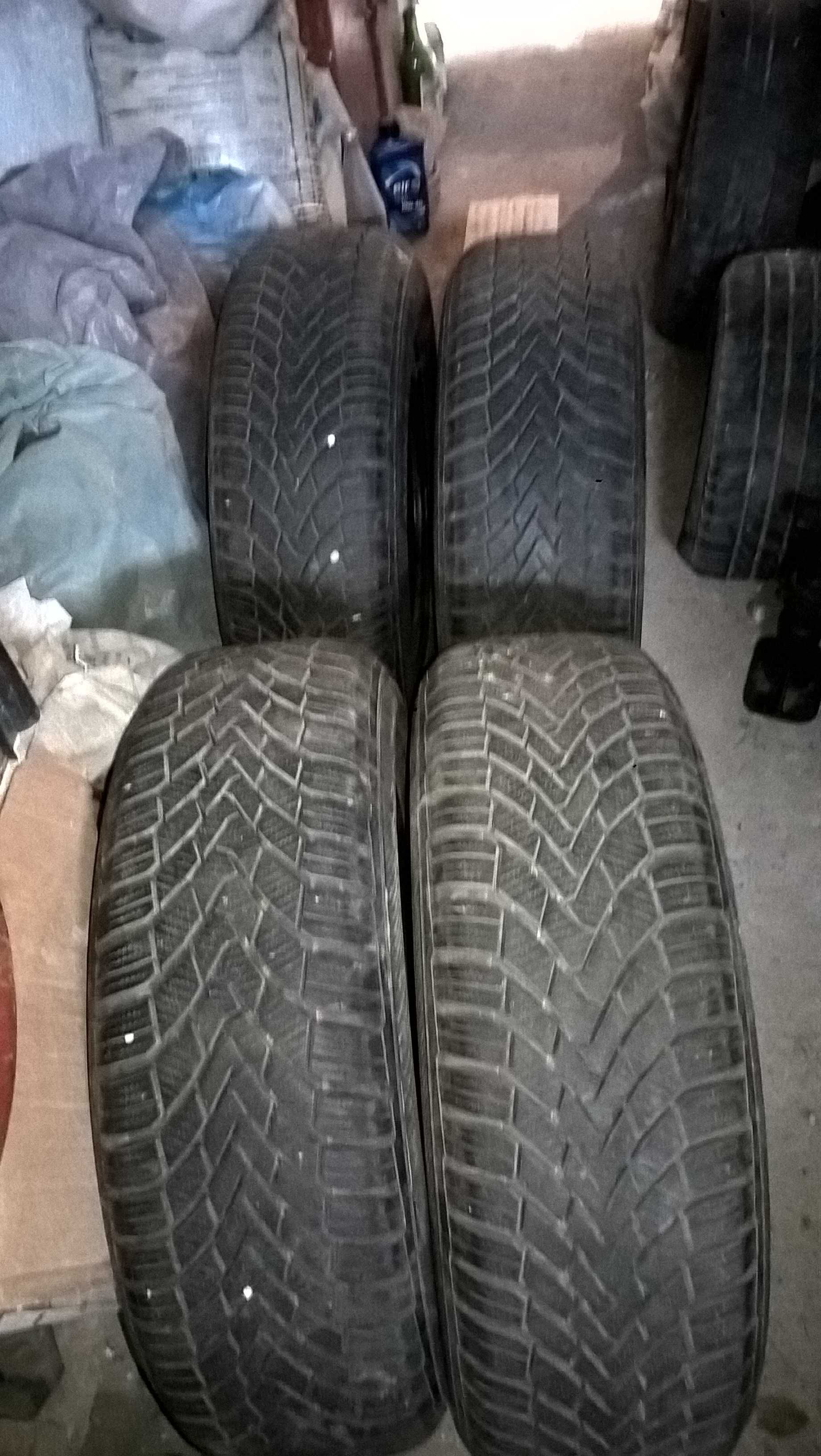 Продава  всесезонни гуми с много запазен грайфер – 195/65/R15