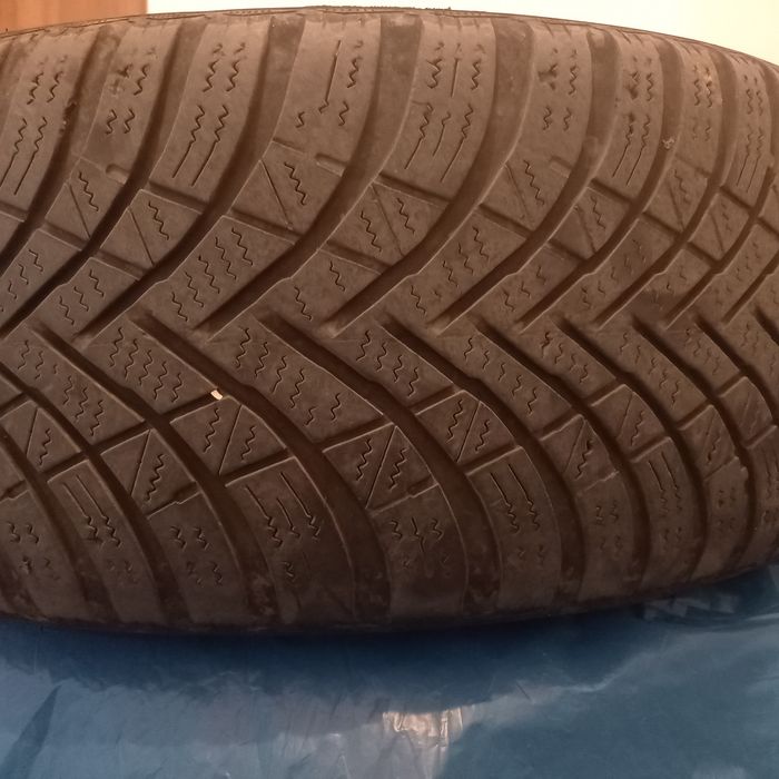 Vând cauciucuri Hankook