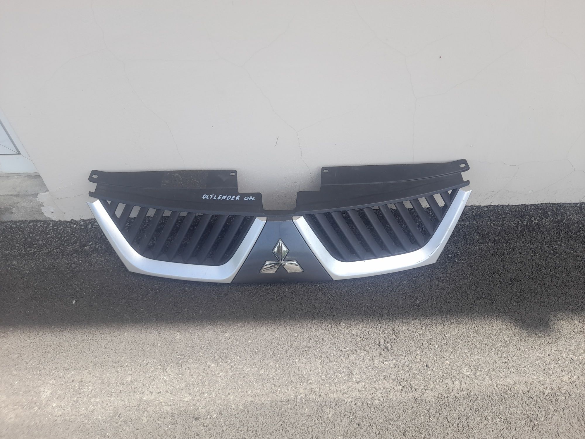 Решетка Mitsubishi oltlender