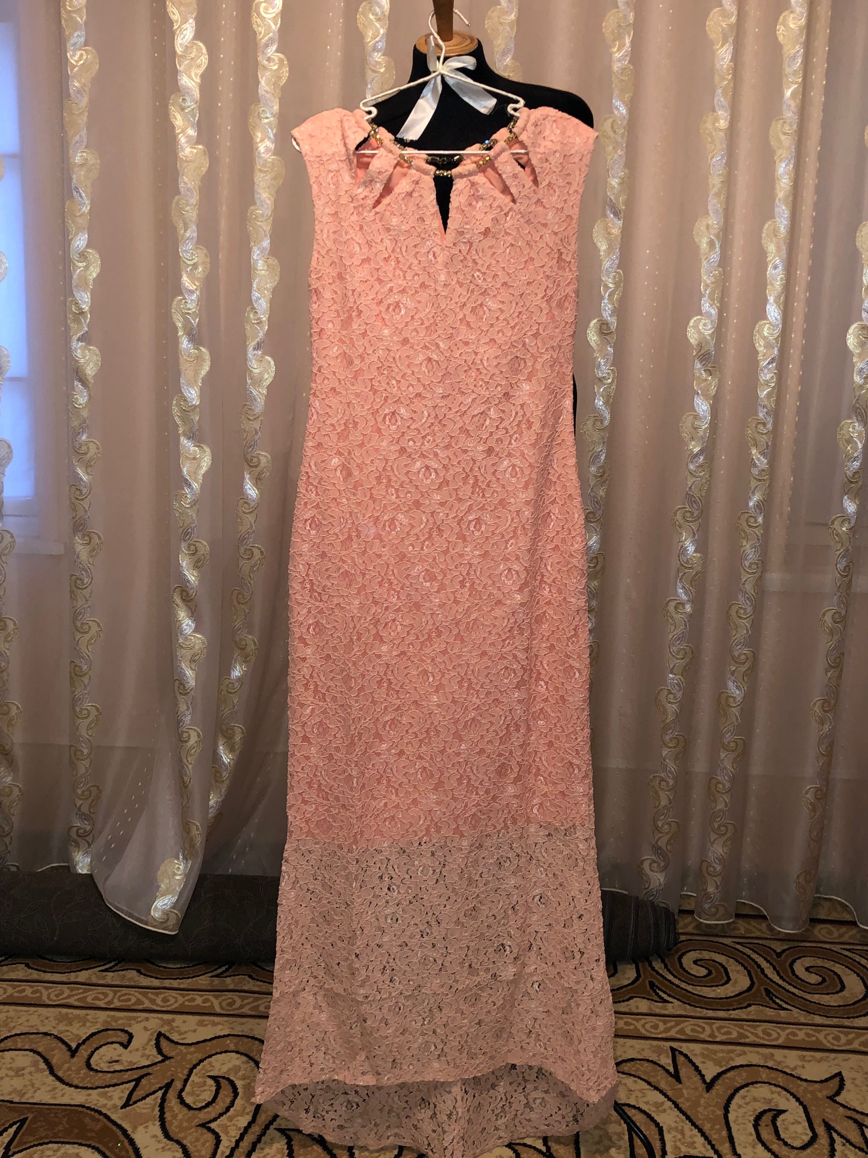 Продается вечернее платье нежно розового цвета