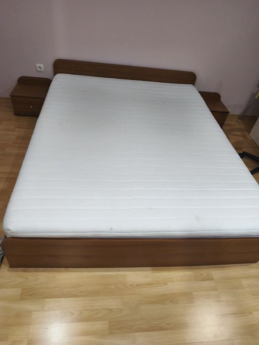 Продавам Спалня 160/200 и нощни шкафчета  София
