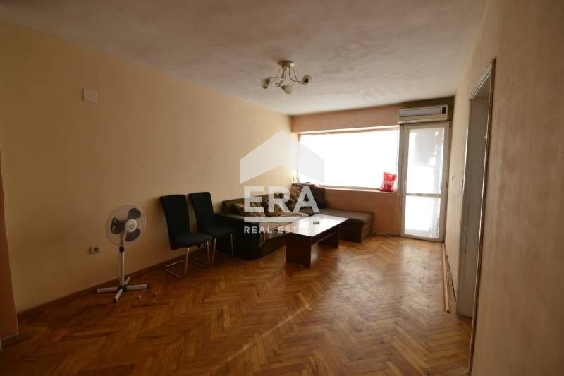 Тристаен монолитен  апартамент с невероятна гледка към града