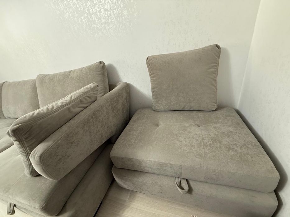 Продается углвой диван с пуфом