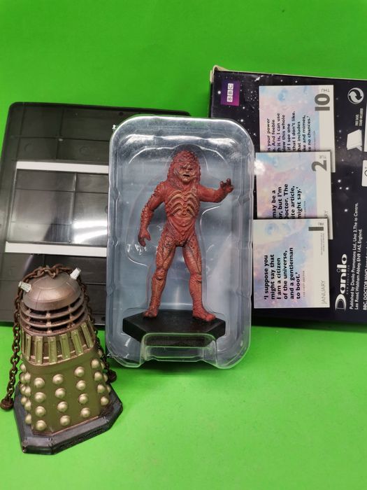 Dr Who. Calendar 2016 și figurină Zygon. Figurină Dalek din metal