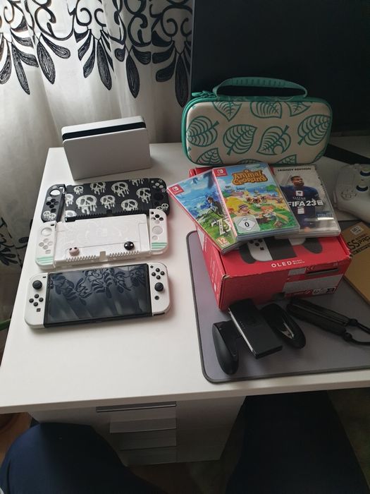 Vand sau schimb nintendo switch oled în stare buna
