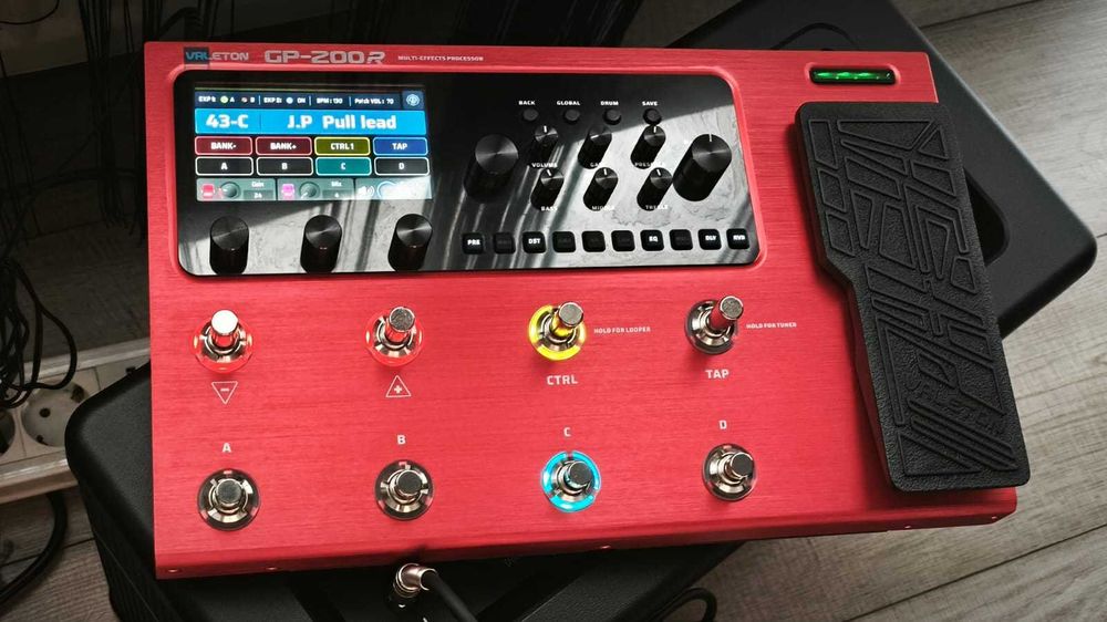Procesor efecte chitara Valeton GP-200R - Garantie