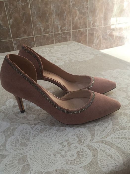 Продается новые туфли фирма Bassoni 36 размер. Цвет мокрый роза