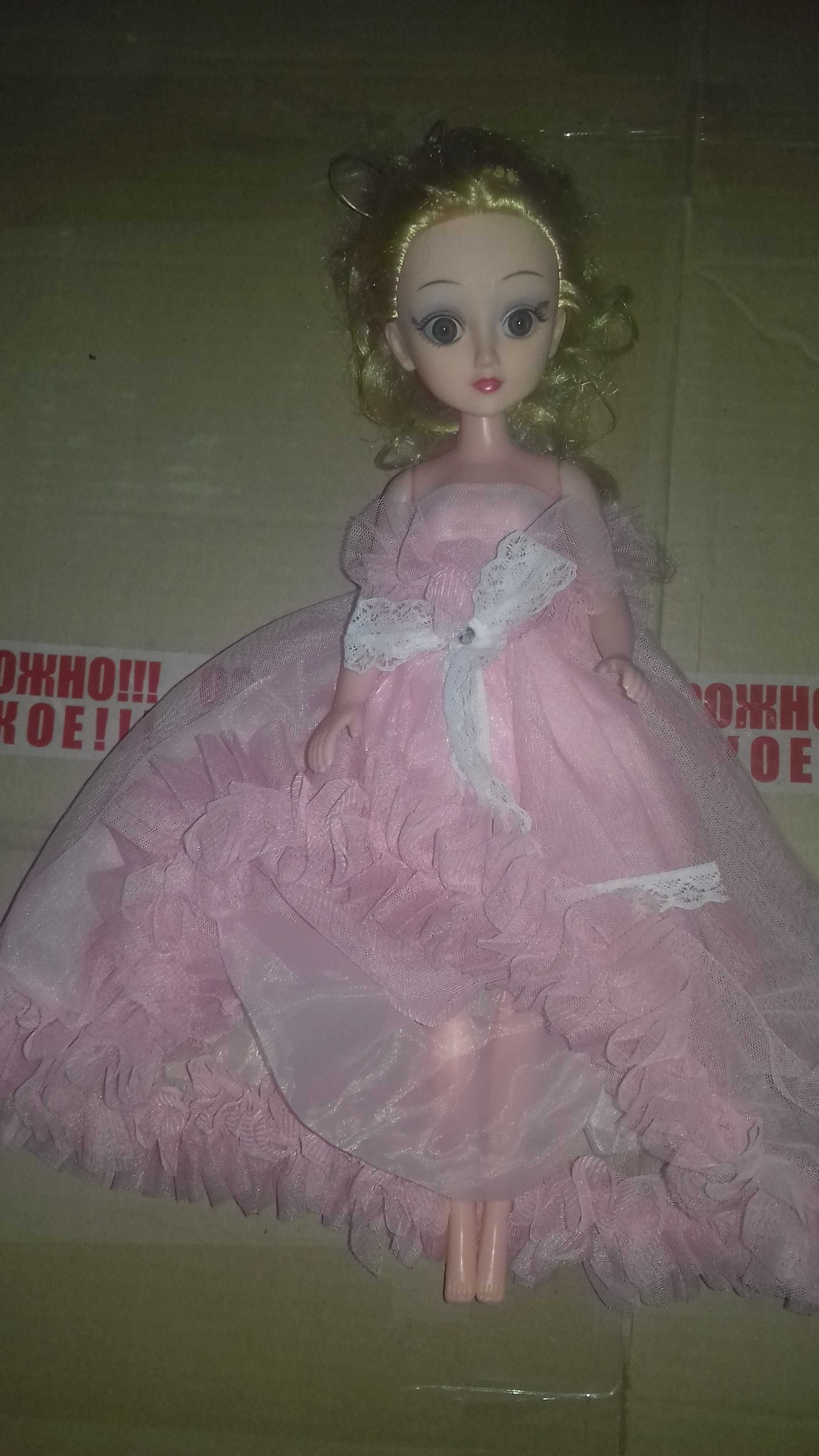 Кукла в розовом платье и ещё