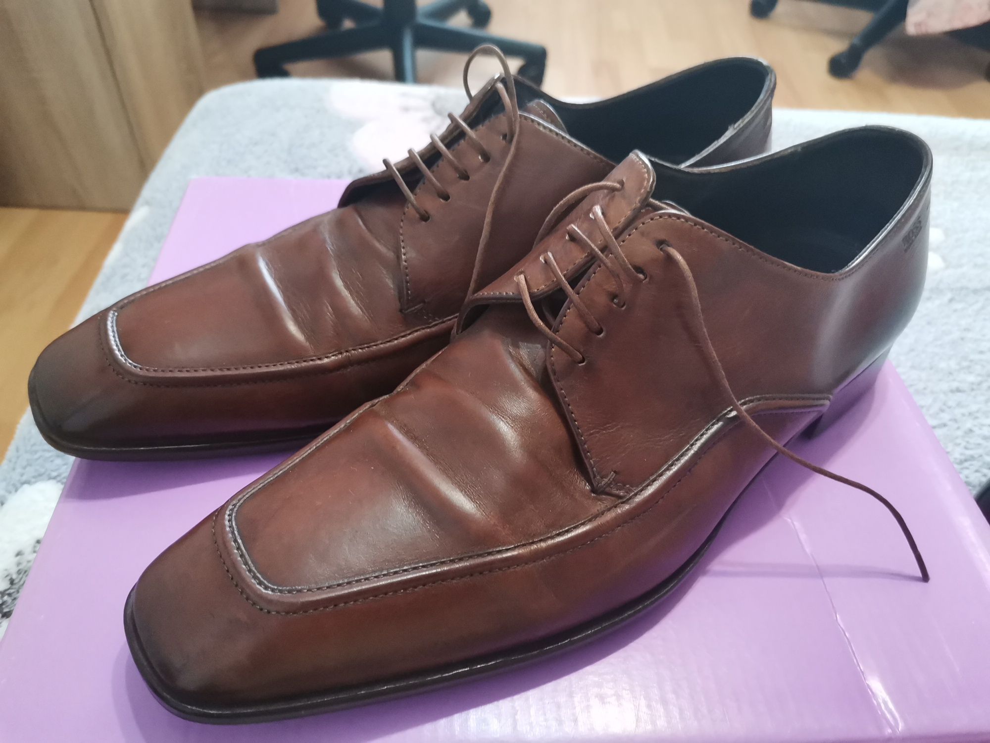 2 perechi de Pantofi originali Hugo Boss