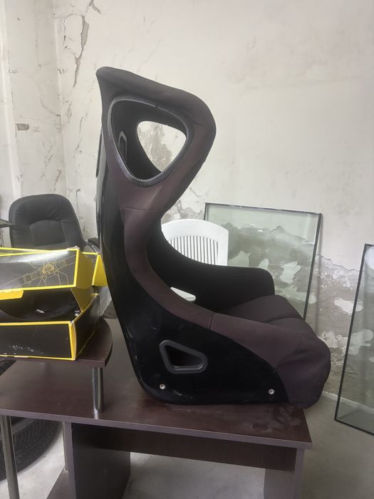 Спортни седалки Fanatec и OMP