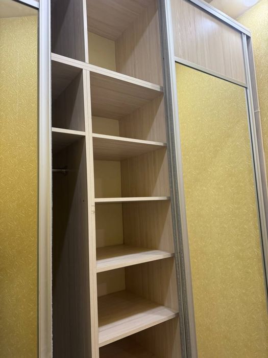 Продаются встроенные шкафы