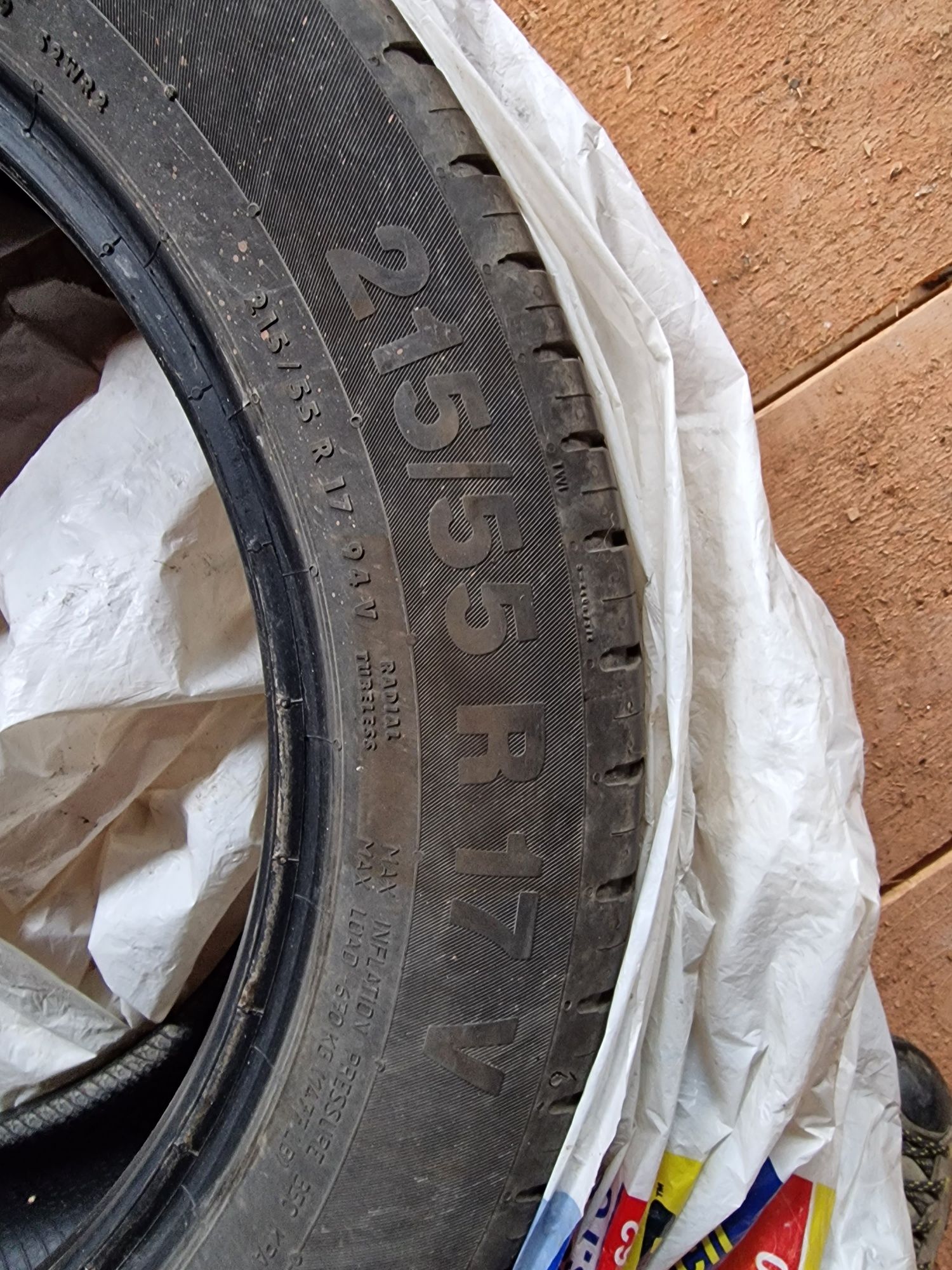 Anvelope 215 / 55 R17 V