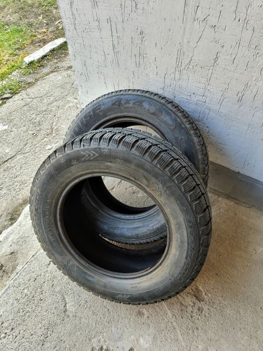 Продам резину 16 размера 2 шт