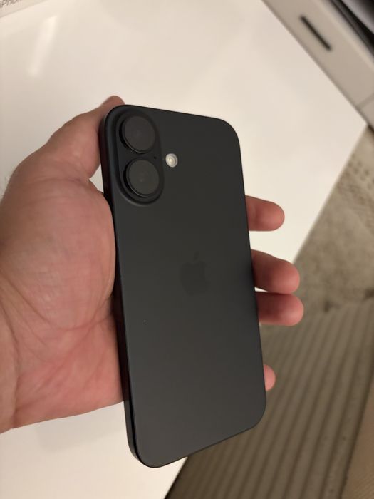 Iphone 16,256 gb la cutie.