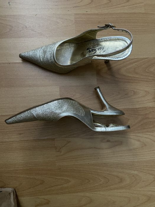 Pantofi Guban aurii cu toc vand pantofi marca Guban , culoareeleganti