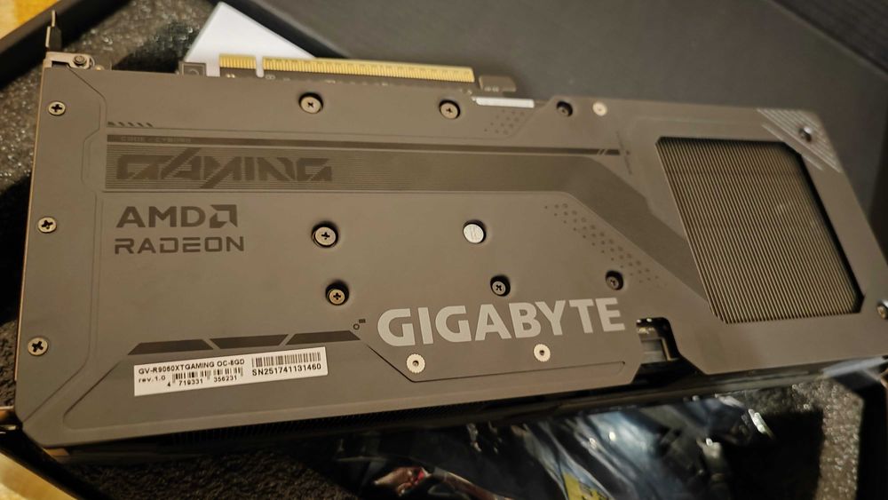 placa video gigabyte amd rx 9060 xt nouă garanție