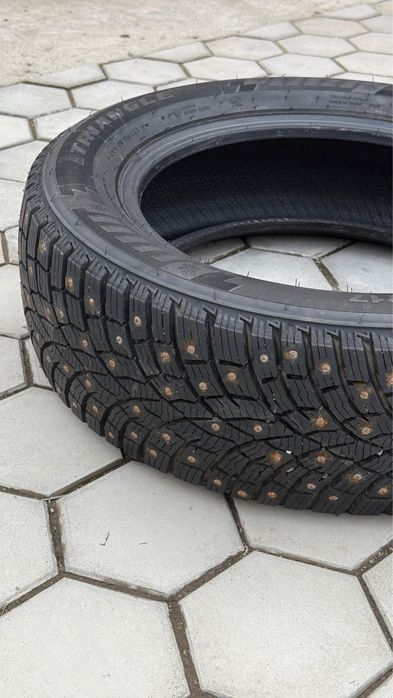 Продам шины зимние, шипованные