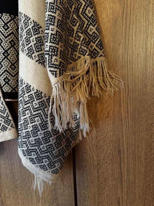 Poncho maro Stradivarius M