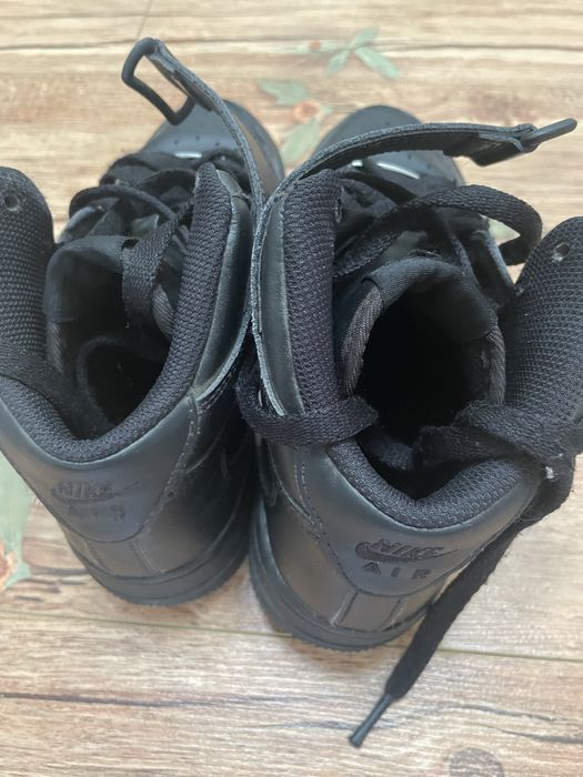 Vând air force 1 mid negri