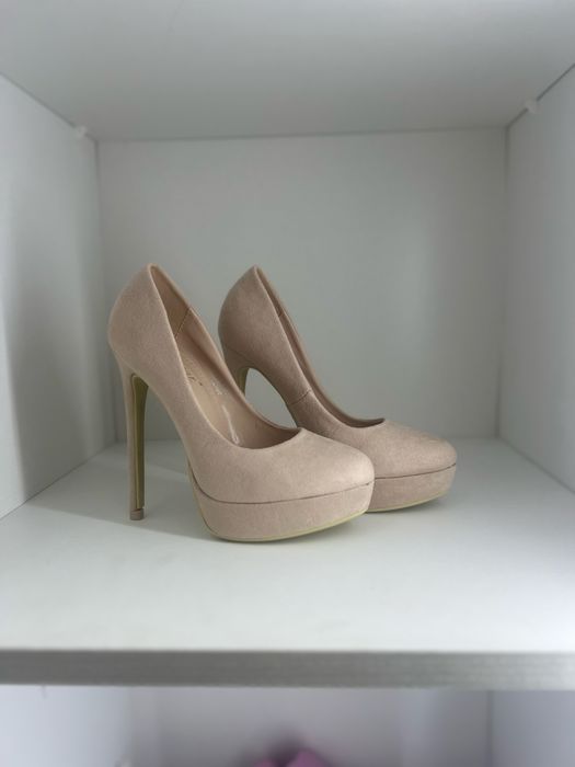 Дамски обувки на висок ток