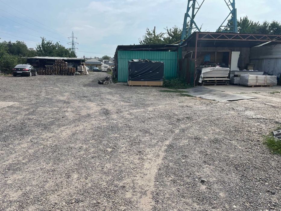 VAND depozit TIP SHOWROOM si  teren