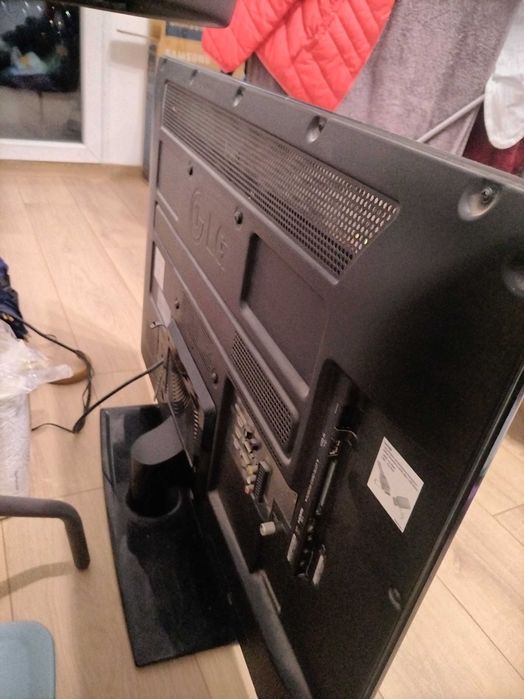 Tелевизор LG 37LE5300.AUS работи за части