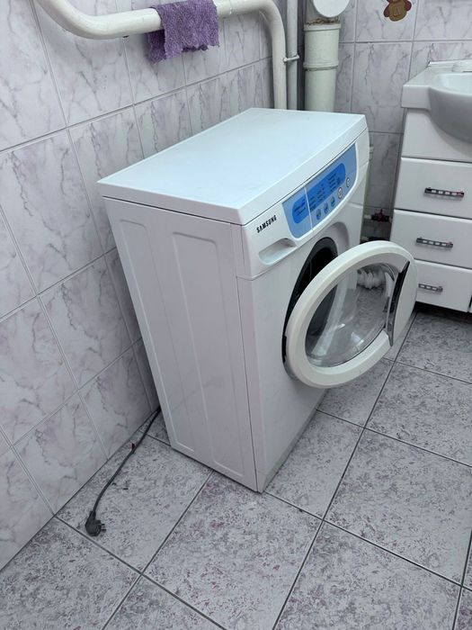 Продам б/у стиральную машину Самсунг