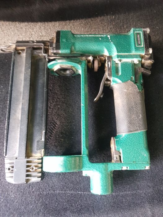 Pistol cuie cu aer KT 1000