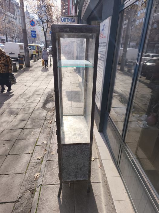 Метална аптекарска витрина от царско време