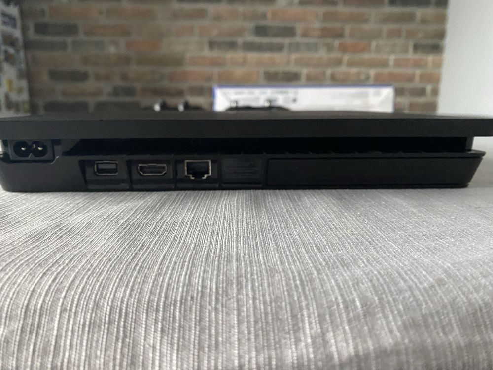 Playstation 4 Slim 1TB + Nacon Revolution Pro Controller  и игри