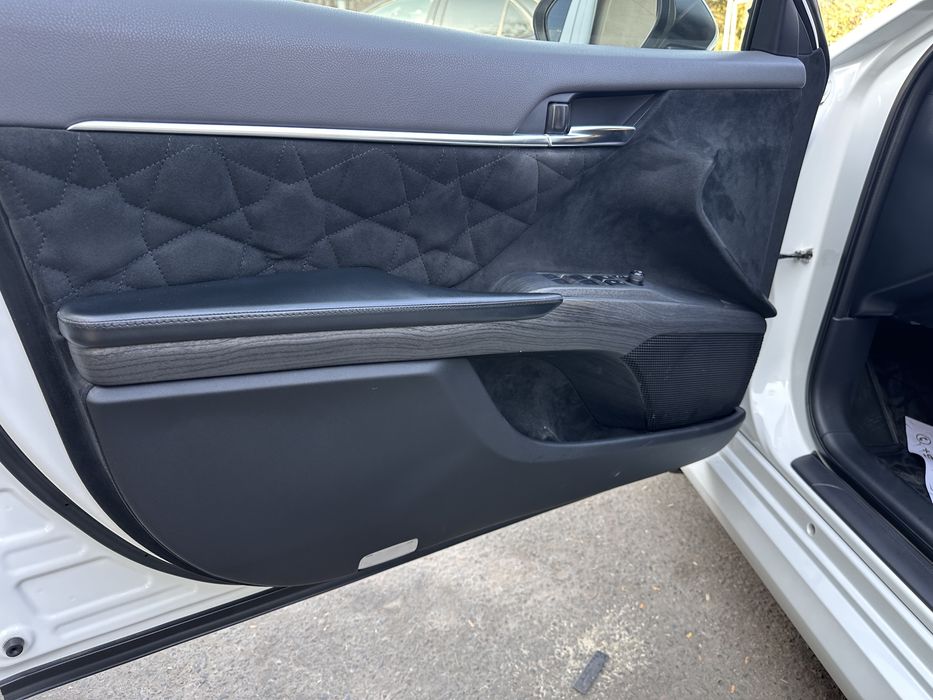 Toyota Camryг Hybrid 2.5, 2022 год, 42500 км пробег, Салон Алькантара