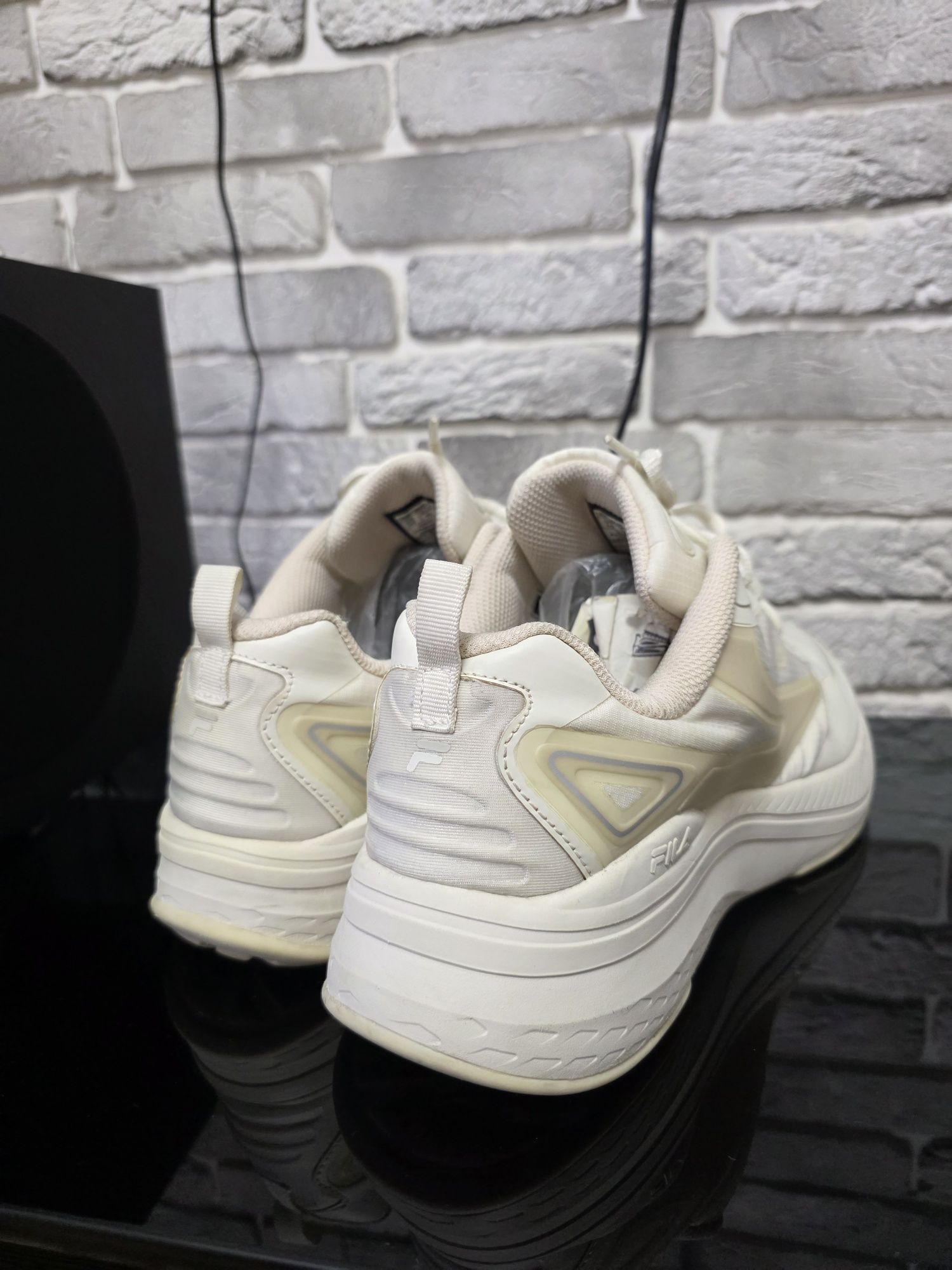 Оригинальные кроссы FILA