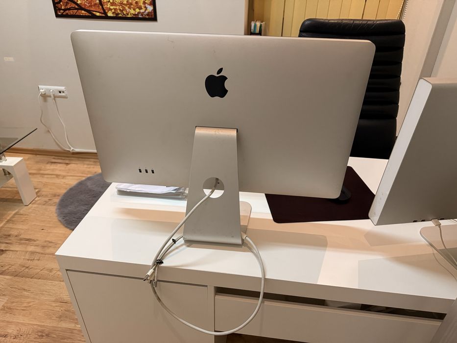 Apple Cinema display 27
