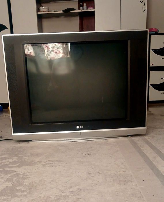 Телевизор LG в хорошом состаяние рабочи