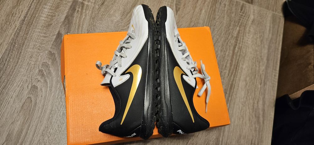 Adidasi fotbal Nike Phantom Gx