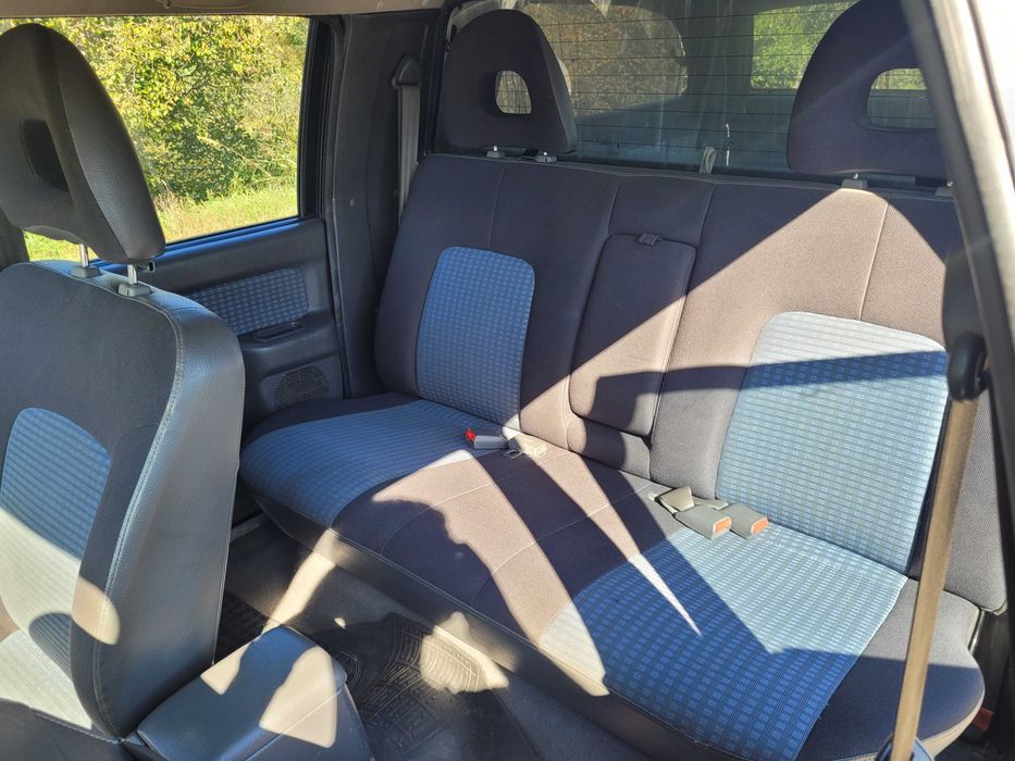 Mitsubishi L200 2.5 Diesel 4x4 CU TROLIU din 2000, volan pe dreapta