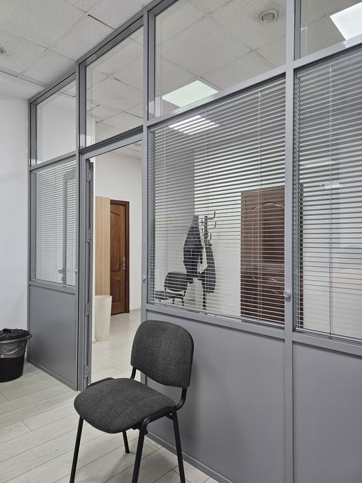Офисные перегородки с межрамными жалюзами