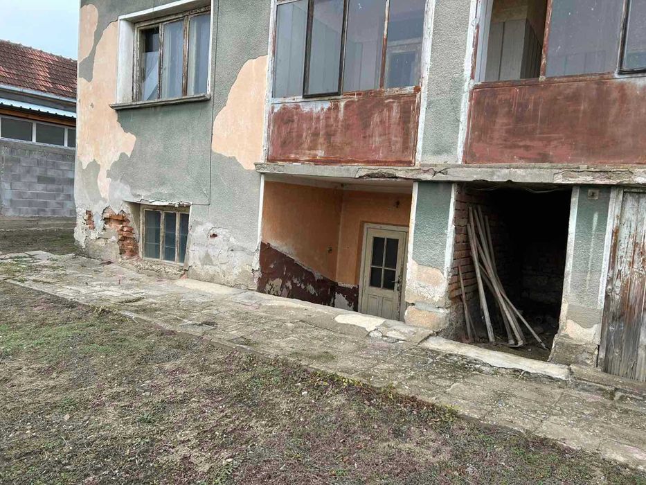 Къща за основен ремонт в гр.Кнежа - 87кв.м. + двор, отлична цена