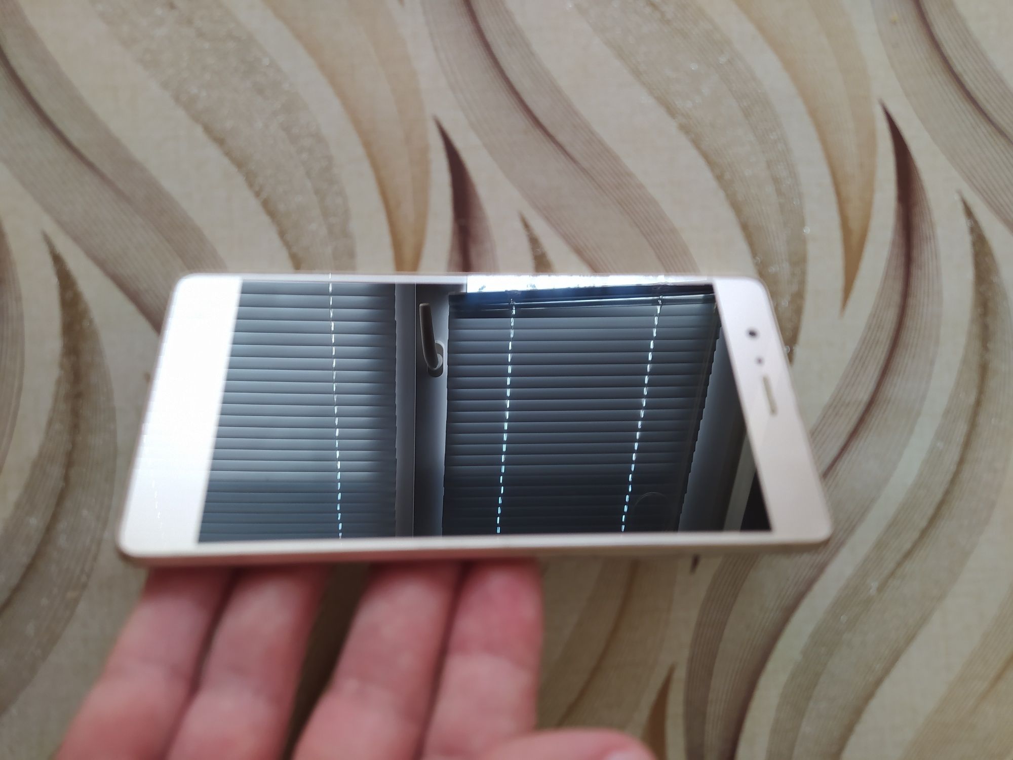 Продавам телефон Huawei P9 lite