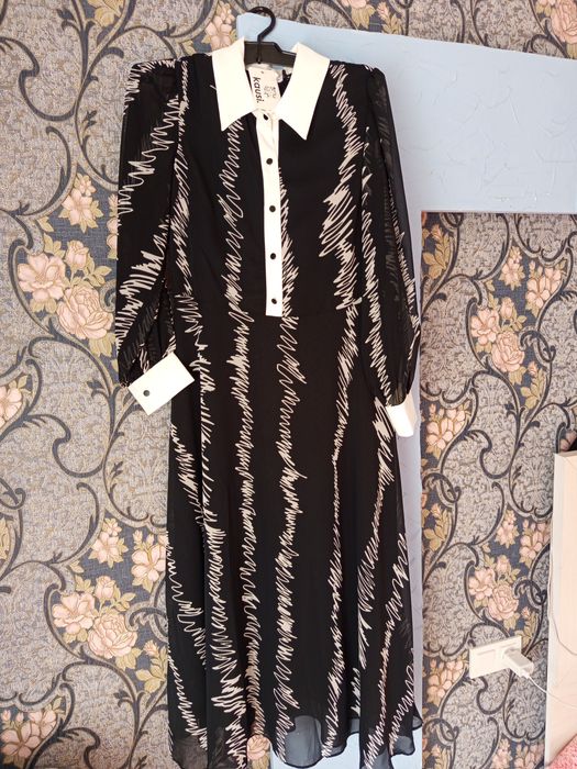 Oyoq kiyim va ko'yne sotiladi yengilariyam bor ichida umuman kiylmagan