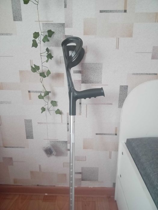 Продам костыли новые