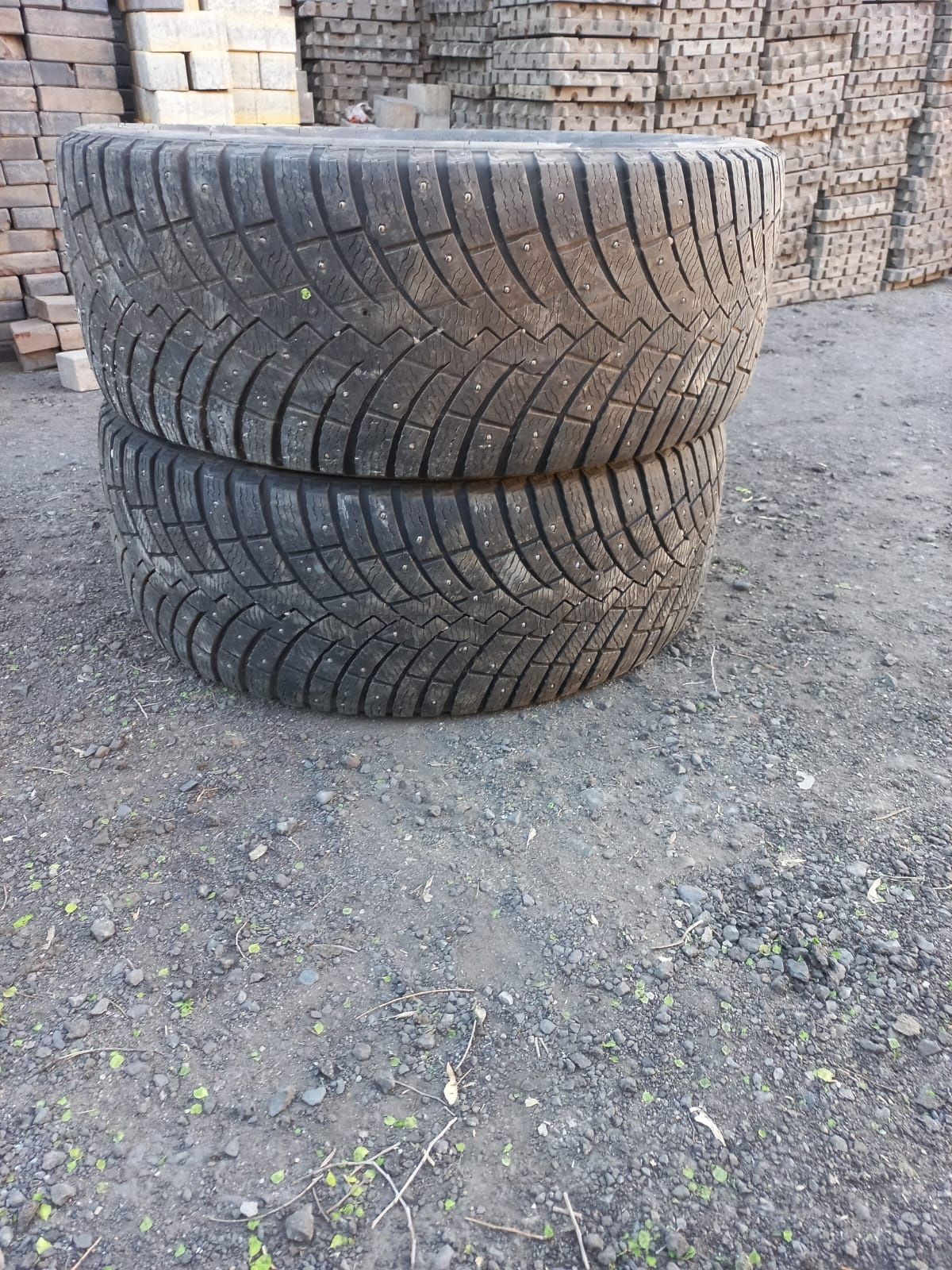 Продам  Р22 шины шипованные
