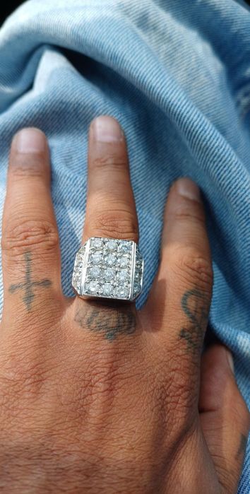 Vând inel aur alb 18k cu 5carate diamante sau schimb cu autoutilitară