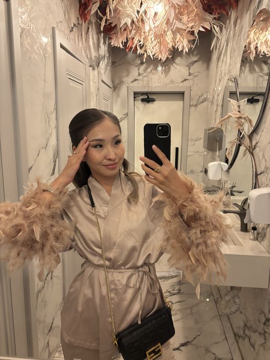 Двойка с перьями