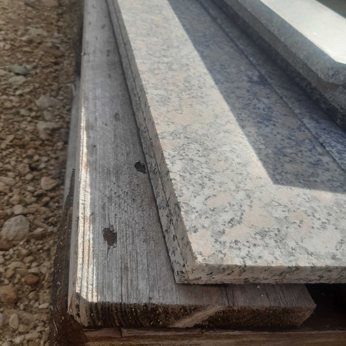 Мраморни плочи , гранитни первази, настилка и/или облицовка