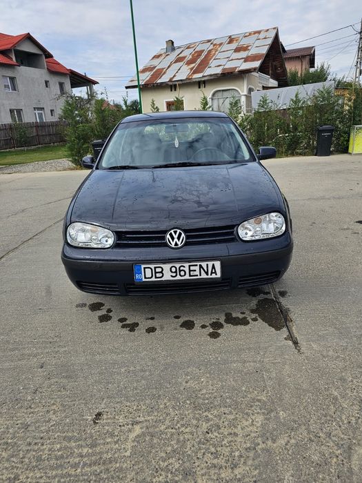 Vând golf 4 ,1.6 benzina masina este în stare de funcționare circul ea