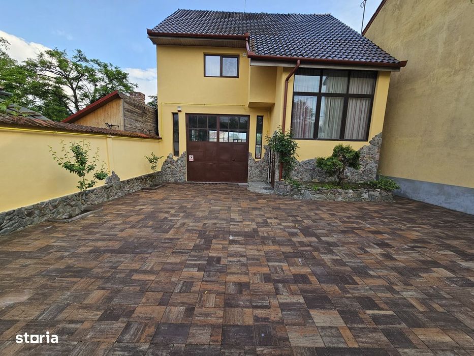 Casă P + M de vânzare pe starda Izvorului