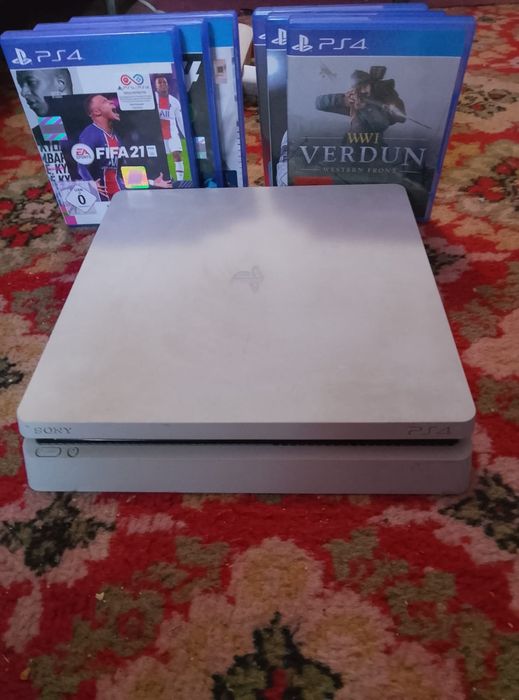 PlayStation Ps4 stare ireproșabilă fara card se vinde cu un controler