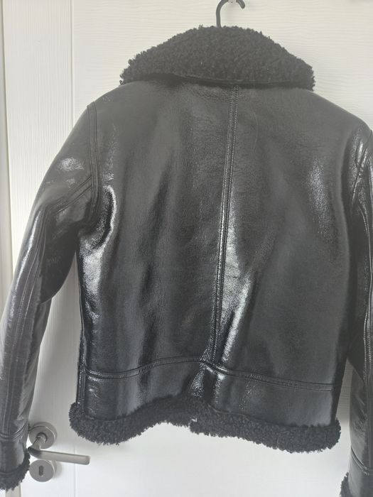 Страхотно яке Guess